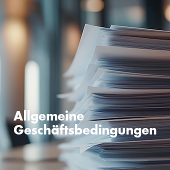 Papierstapel mit Text AGB