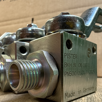 Blockkugelhähne in Reihe Detail