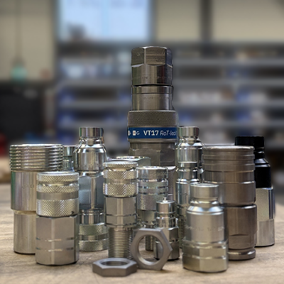 Sammlung an Hydrauliksteckern und Muffen