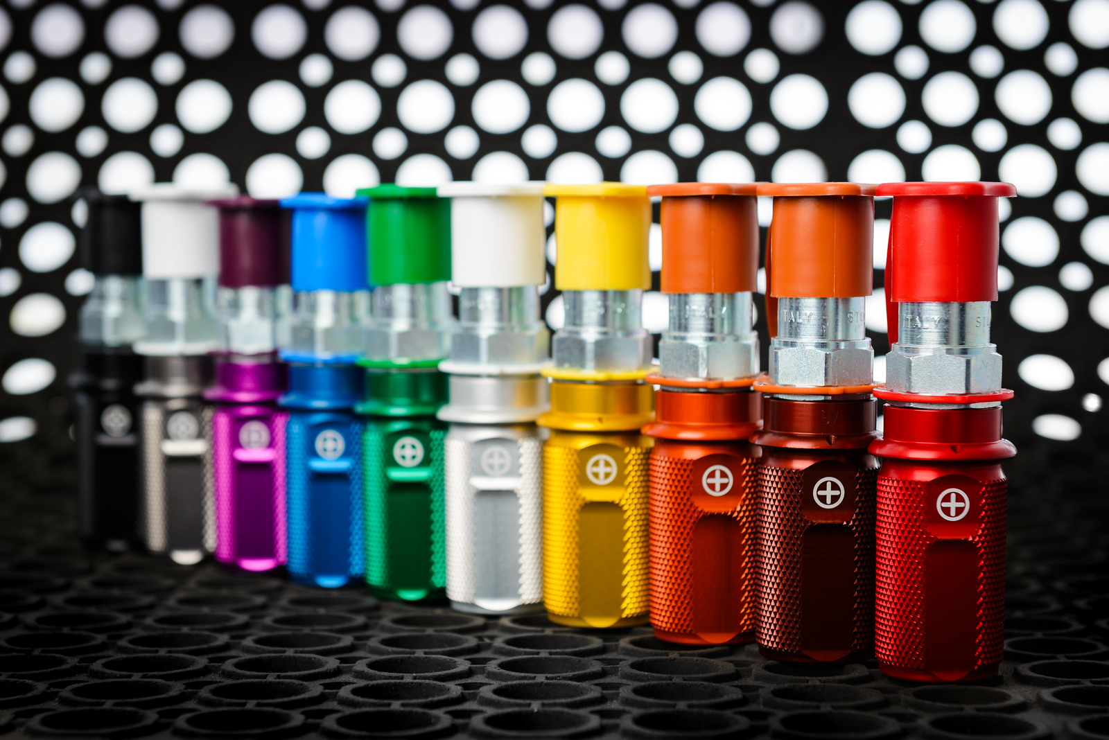 Zehn KENNFIXX Griffe in allen Farben  mit Staubkappe als Galeriebild angeordnet